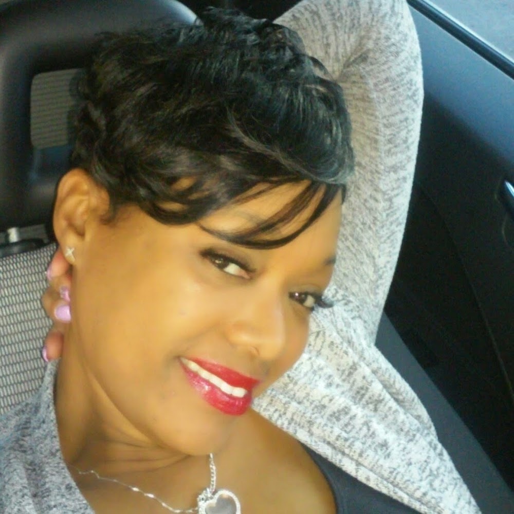 Meet your Posher, Dena